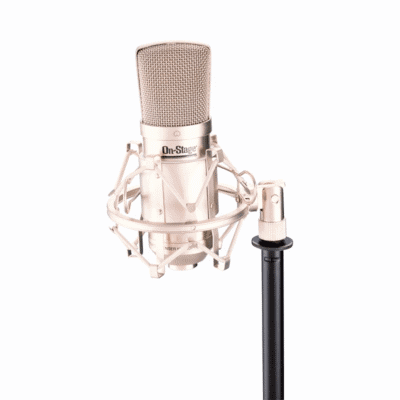 Micrófono profesional de estudio en color plateado, ideal para grabaciones de alta calidad en producción musical y radiodifusión.